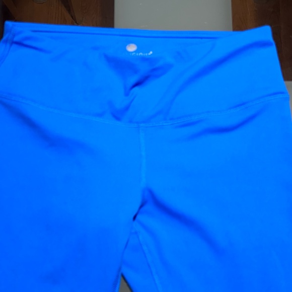 Yogalicious Blue Gathered Ankle Cropped Leggings Size Small - Picture 3 of 8